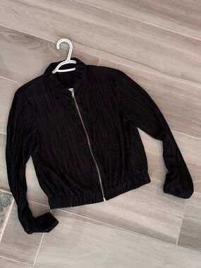 Light plisse jacket in black Zara